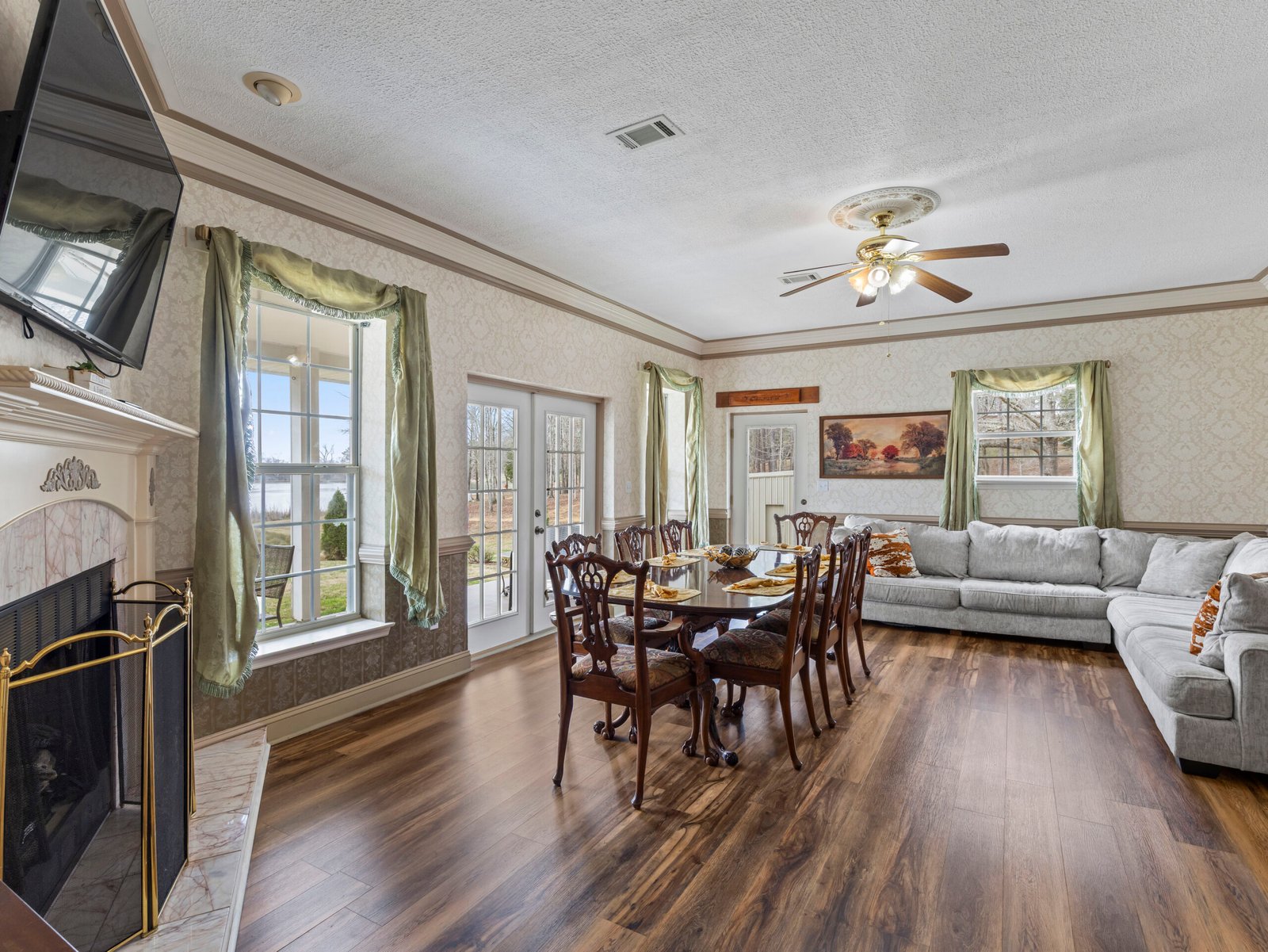 Ada Estate House 2026 - Main Living Room