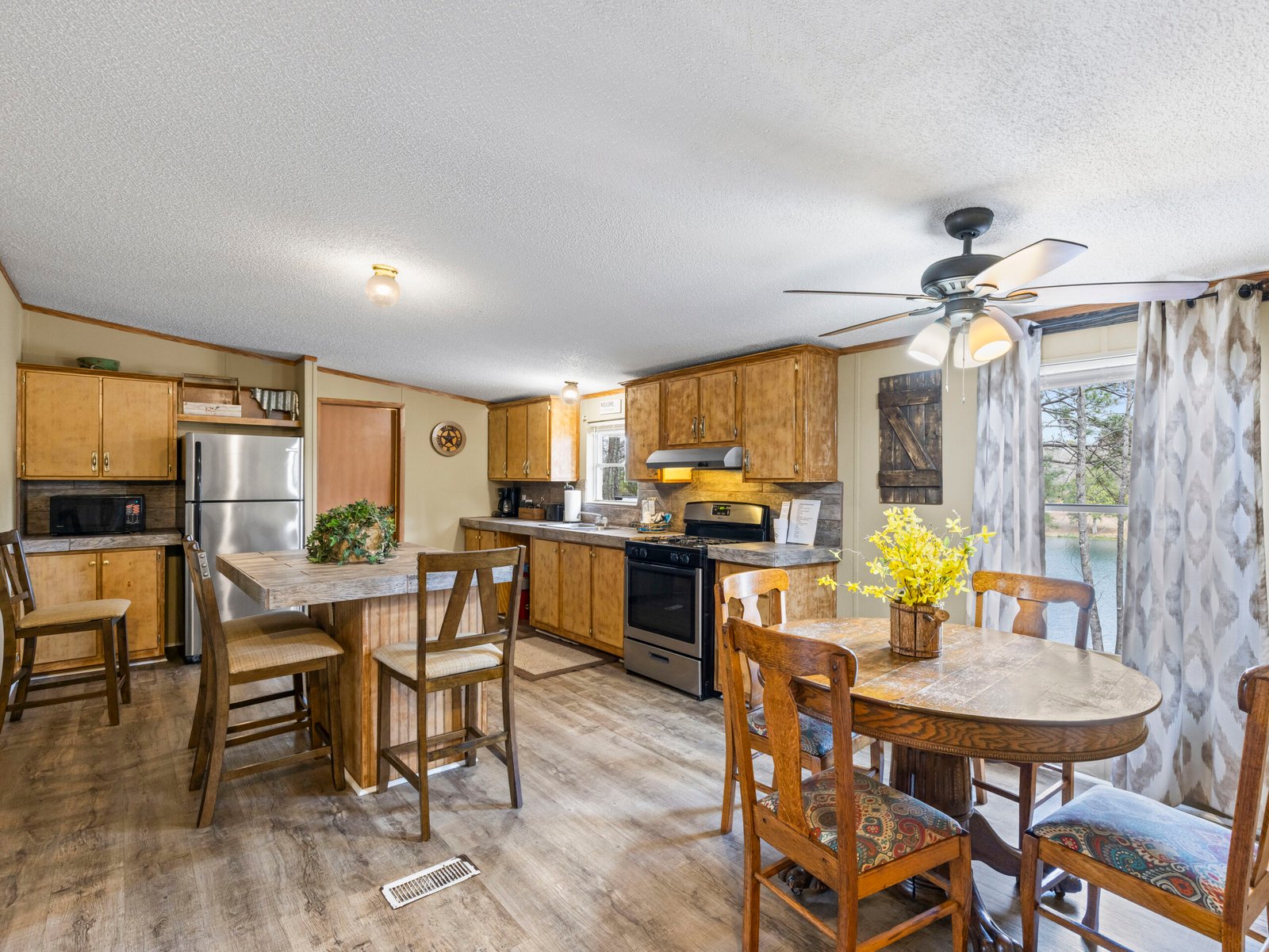 The Ponderosa 2026 - Dining